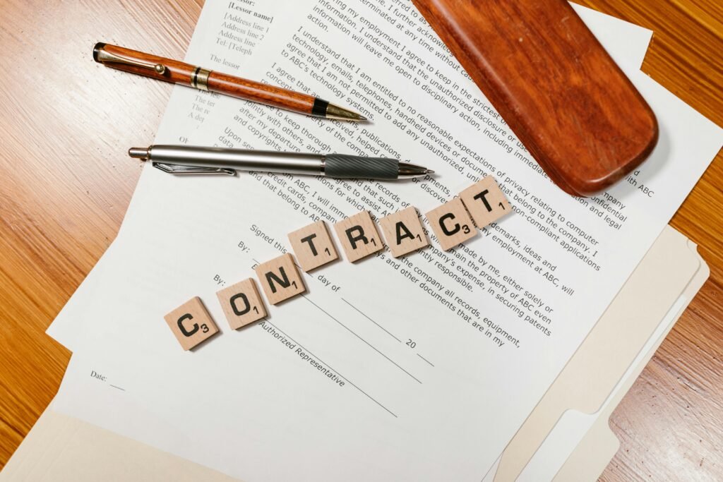 elaboração de contratos, revisão contratual, rescisão de contrato, distrato, descumprimento contratual, indenização contratual, assessoria jurídica, contratos empresariais, Breno Santos advogado em Brasília